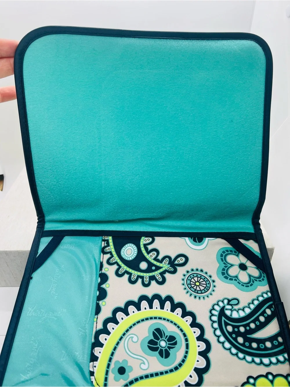 Thirty-One Fold It Up Organizer NEW Paisley Day Tablet Bible Holder Notepad